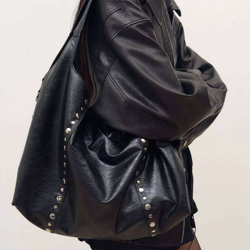 Rivet Women Large Capacity Versatile New Soft PU Single Shoulder Underarm Bag Casual Commuting Tote Black handbag XJ260311