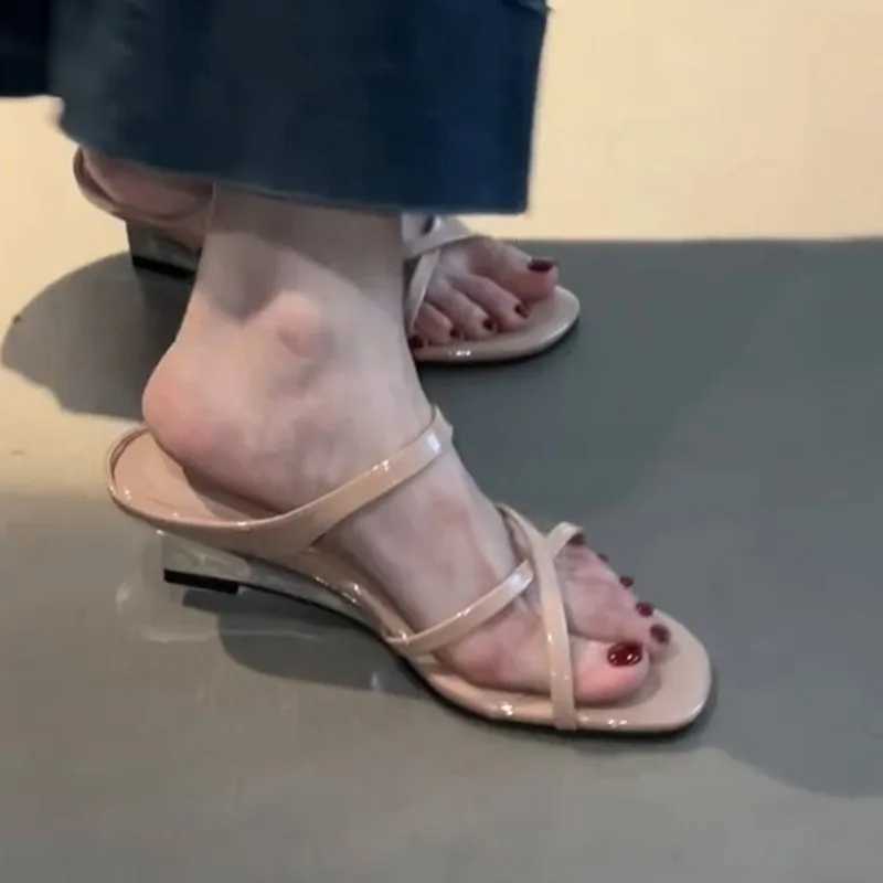 2025 New Fashion French Wedge Crossover Slipper Open Toe Temperament High Heel Sandals for Women Elegant K260311