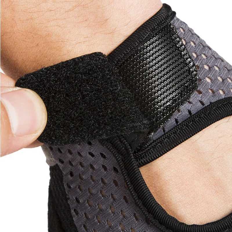 Half Finger Sports Gloves Unisex Gym Dumbbell Training Cycling Hollow Mesh Breathable Thin Gloves M260311