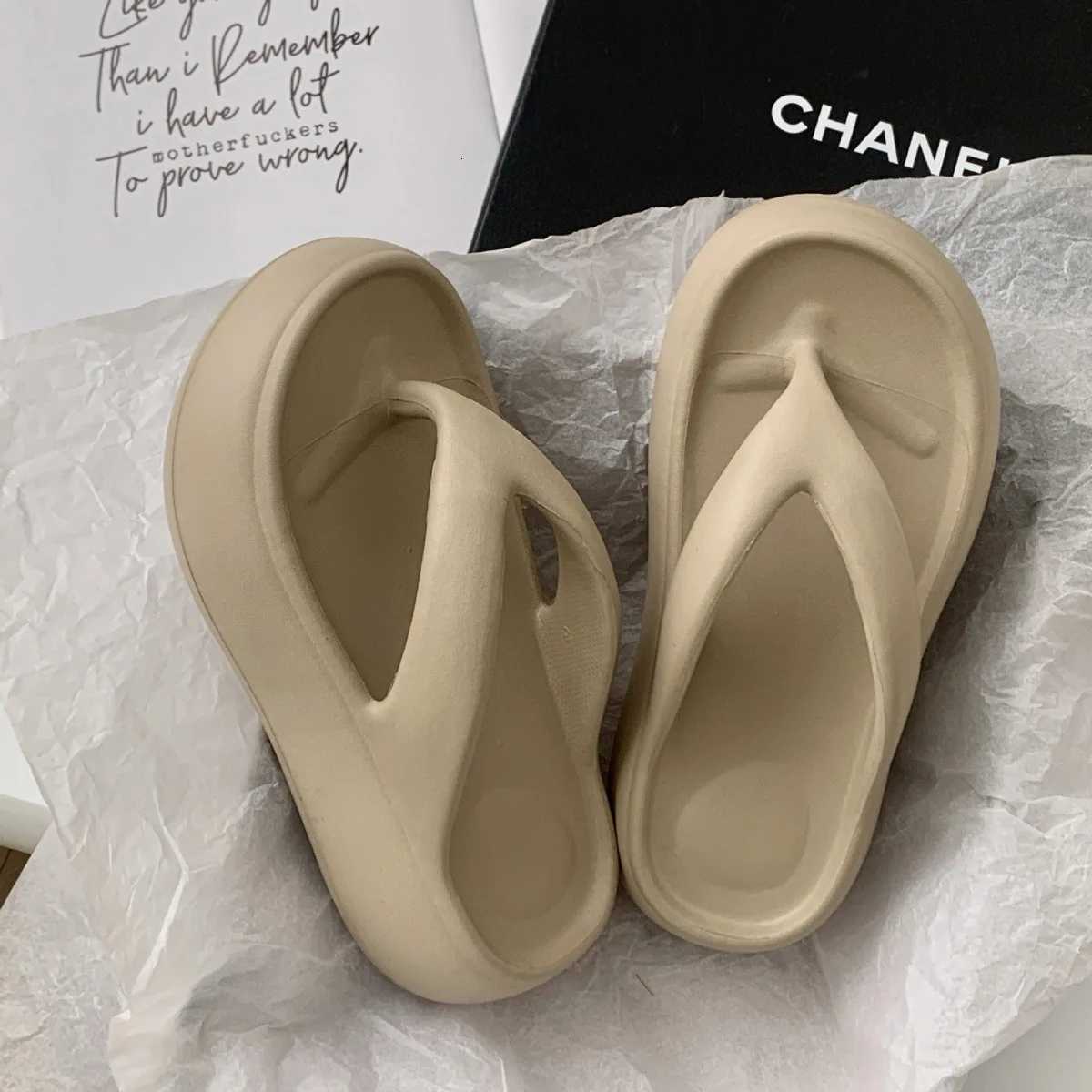 Clip on sandals with thick sole flip flops for women summer soft sole height increasing indoor anti slip beach K260311