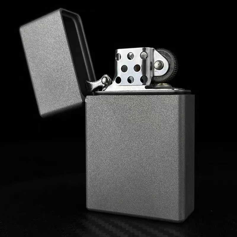 Titanium Alloy Heavy Armor Narrow Machine Small Square Head Kerosene Lighter Windproof Personalized High-end Gift for Friends N260311
