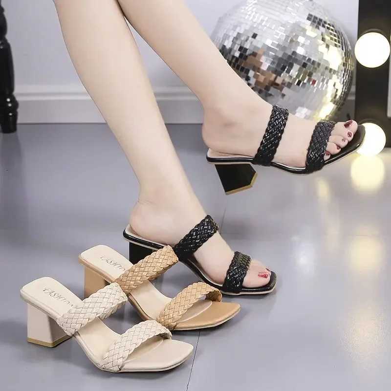 New Fashion Summer New Sandals Thick Heel with Square Head Solid Color Outer Wear High-heeled Womens Size 35-42 K260311
