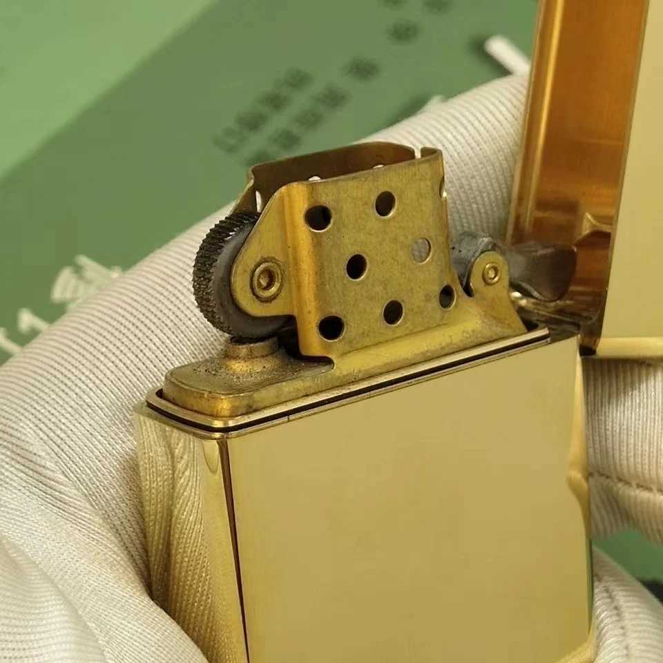 912 Retro High End Waterproof Sealed Armor Constantine Kerosene Lighter 3/5 Hinge Metal Petrol Lighter Mens Gift 150G N260311