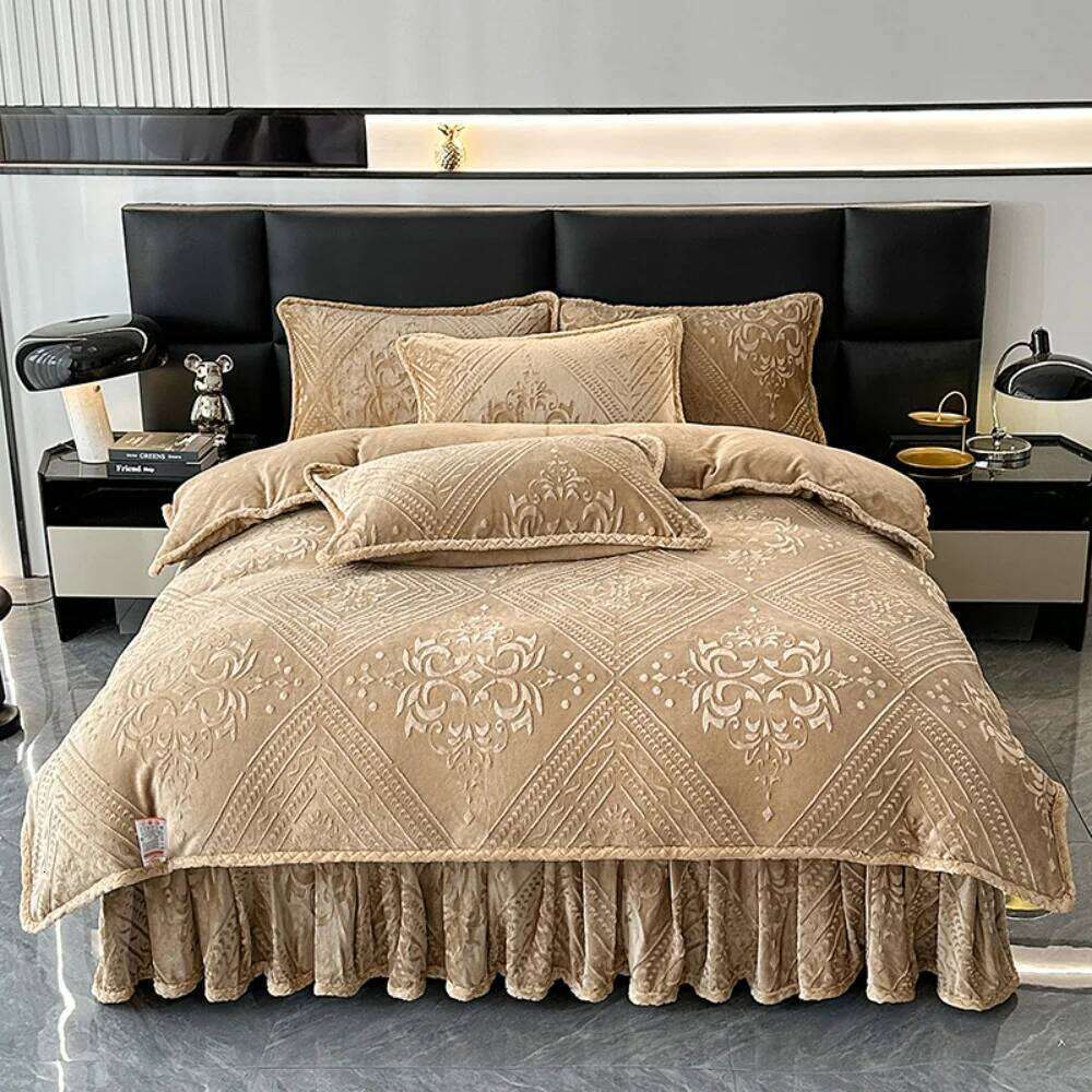Thickened Milk Four-Piece European Style Winter Warm Bedding Set Soft Carved Velvet Quilt Cover Pillowcase Bed Skirt H260311