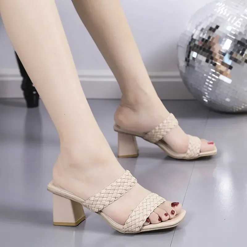 New Fashion Summer New Sandals Thick Heel with Square Head Solid Color Outer Wear High-heeled Womens Size 35-42 K260311