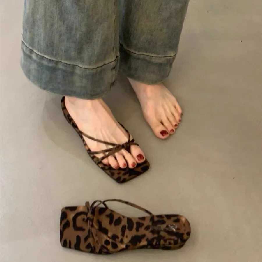 French Sle Water-Proof Platform Sandals Womens Summer Outdoor Wear Flat Heel Beach Flip Flops Convenient Rubber Sole oes K260311