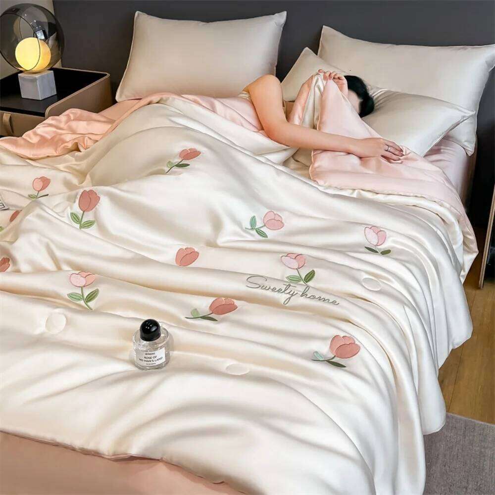 Cool Ice Silk Summer Four-Piece Sets Embroidery Thin Quilt Bed Sheet With Pillowcases Air Conditioning Bedding Set H260311