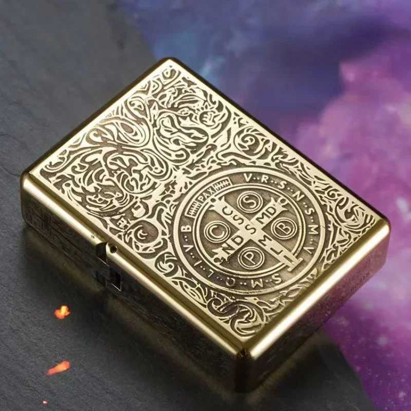 912 Retro High End Waterproof Sealed Armor Constantine Kerose Lighter 3/5 Hinge Metal Petrol Lighter Mens Gift N2603111