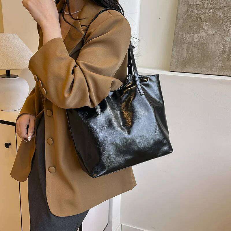 Retro Soft Pu Leather Women Shoulder Bag Large Capacity Simple Ladies Handbags Solid Color Portable Commuter Female Tote Bags XJ260311