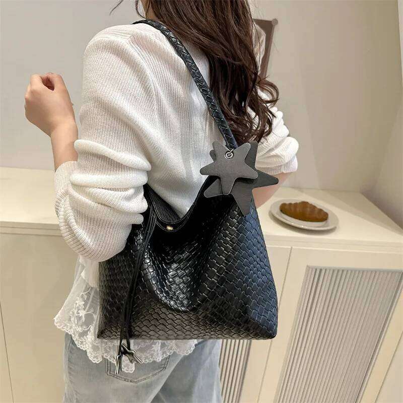 Large Capacity Woven PU Bucket Shoulder Bags for Women Commuter Solid Color Ladies Star Handbag Simple Female Underarm Bag Tote XJ260311