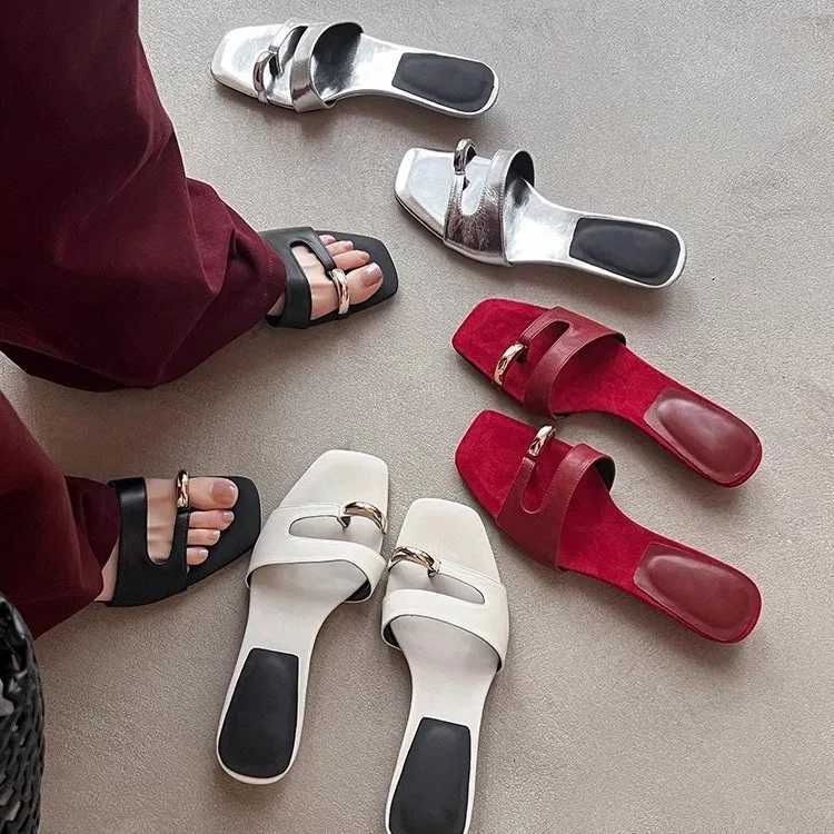 Design sense exposed toe flat for women in the summer of 2025 new metal straight style cool drag K260311