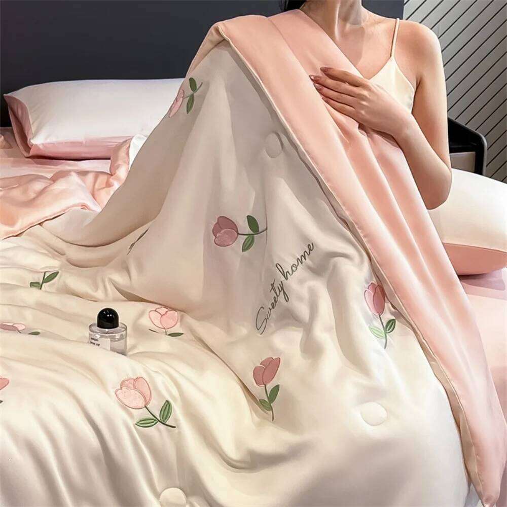 Cool Ice Silk Summer Four-Piece Sets Embroidery Thin Quilt Bed Sheet With Pillowcases Air Conditioning Bedding Set H260311