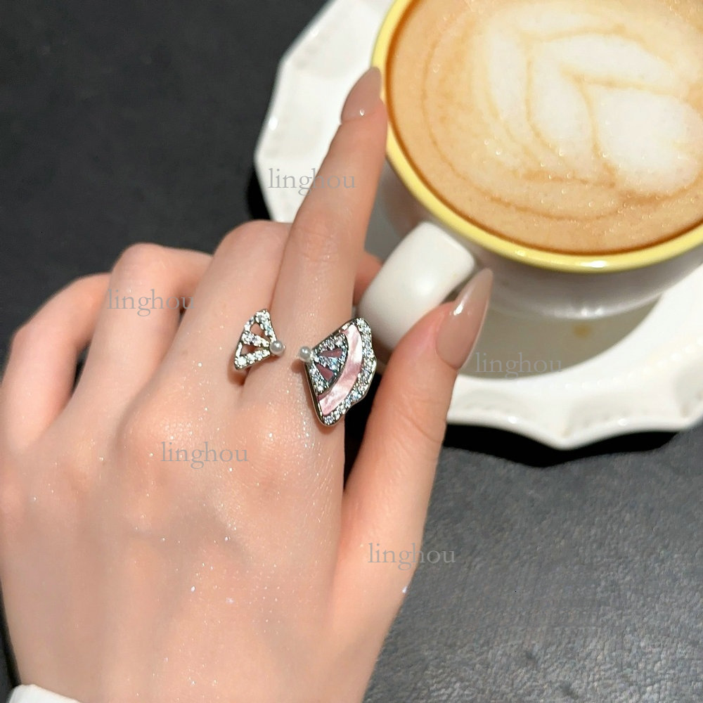 2026 Retro Scallop Mother Of Pearl Designer Necklace Luxury Brand Women's Jewelry Fashion Palace Style Pink Fan Earrings Trendy Accessories Whole