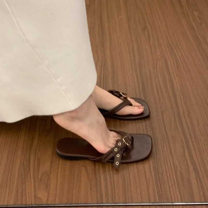 Summer Studded Sandals Womens Outside Wear New Vintage Square Toe Open Toe Clip Toe Soft Sole Non-slip Wear-resistant Flats K260311