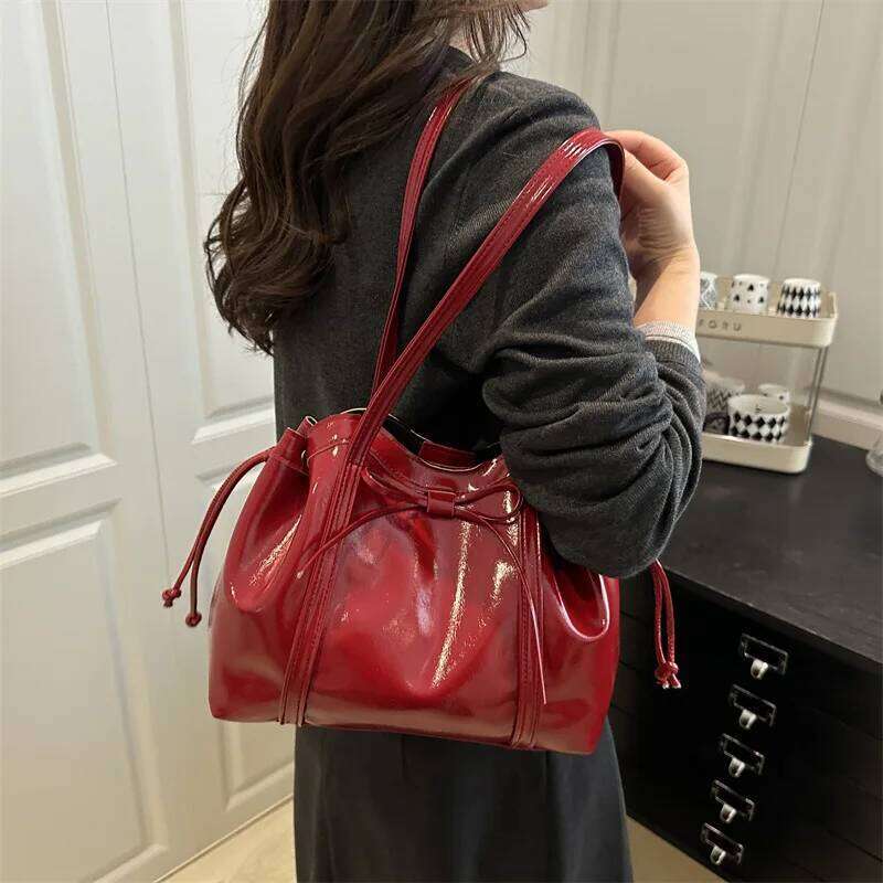 2025 Autumn Niche Tote Bag, Vintage Soft Leather Shoulder Purse for Women, Casual Commuter Crossbody, Versatile Day to Night Bag XJ260311