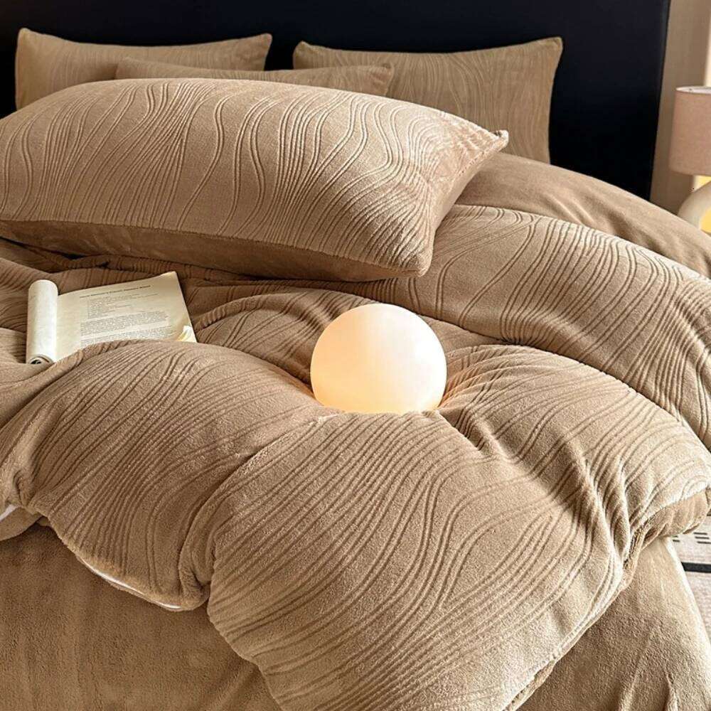 Solid Color Light Carved Milk Velvet Bedding Thicken Winter Comforter Duvet Cover Bed Sheet Pillowcase Four-Piece Set H260311