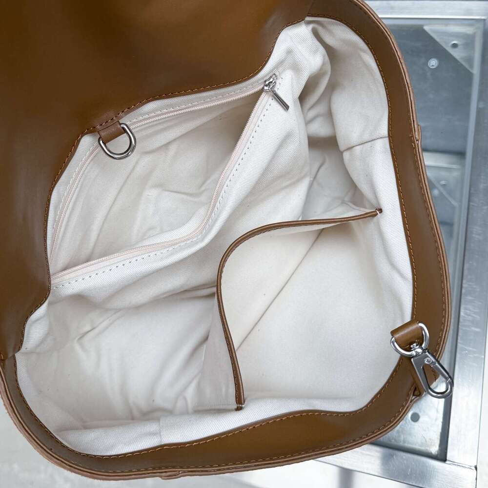 Luxury Shoulder Bags Totes Hobo Korean Style New Top Layer Cowhide Messenger High End Single Crossbody Large Capacity Lock Flip Cover Women S Bag Tren