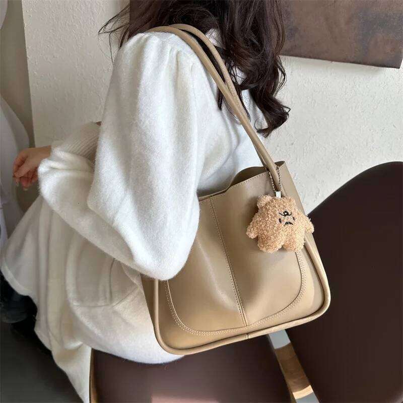 Stylish Bucket Tote Bags, Women Handbag Shoulder Purses with Cute Fluffy Bear Pendant, Chic Accessories for Everyday Fashion XJ260311