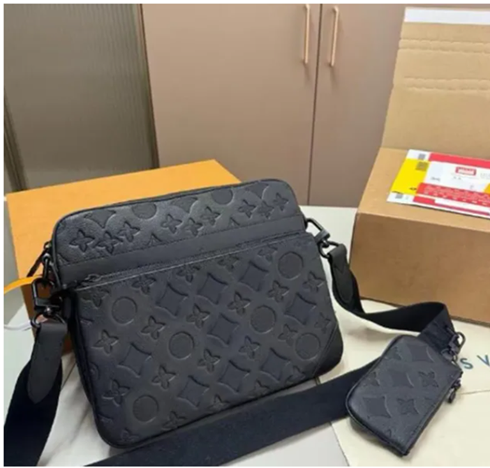 Top Designer Men Trio Leather Black wers Messenger Crossbody Bags Shopping Plain Shoulder Handbags Women Wallets Purse Tote Bag K689658 10A aa