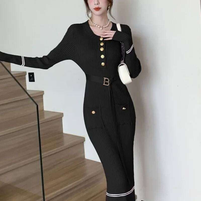 2026 New Autumn Winter Women Fashion O-Neck Button Waistband Pocket Temperament Long Sleeve Slim Fit Knitted Wrapped Hip Dress Z260311