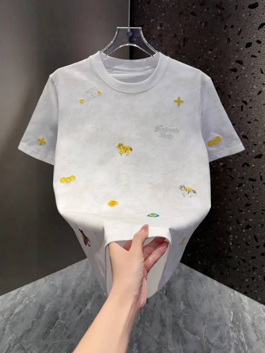 Spring Summer 2026 Men's Faion ort Sve T-irt round Ne Dyed Embroidery Small Label Comfortable Soft Chinese Sle