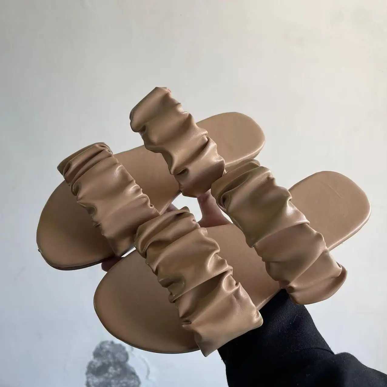 2024 womens summer new double-layer leather sandals pleated flat bottomed womens outdoor beach outdoor slippers K260311