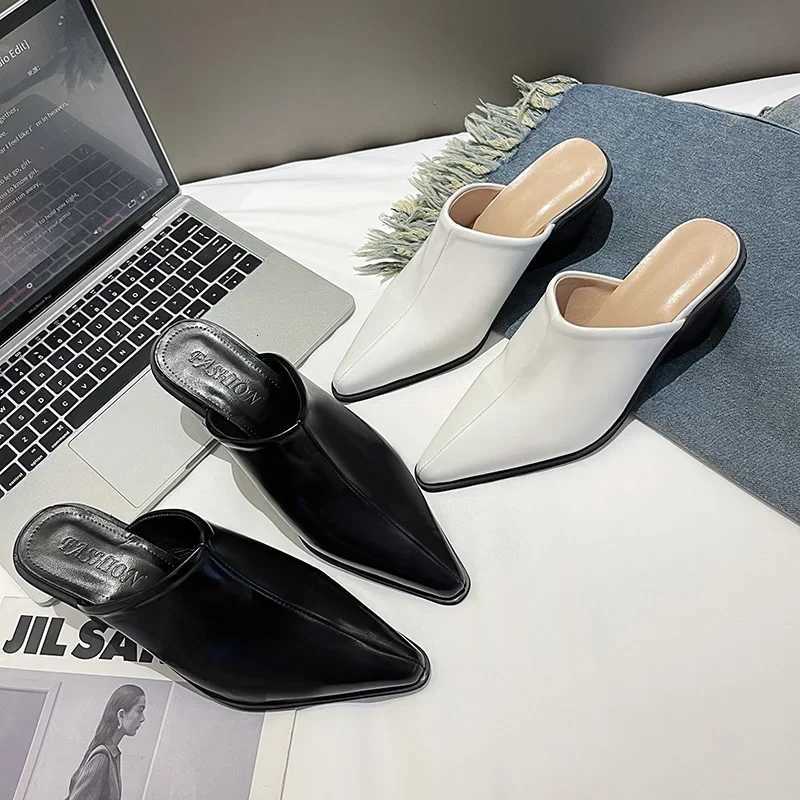 High-heeled mules with a pointed toe suitable for outdoor wear made of PU material with a rubber sole K260311
