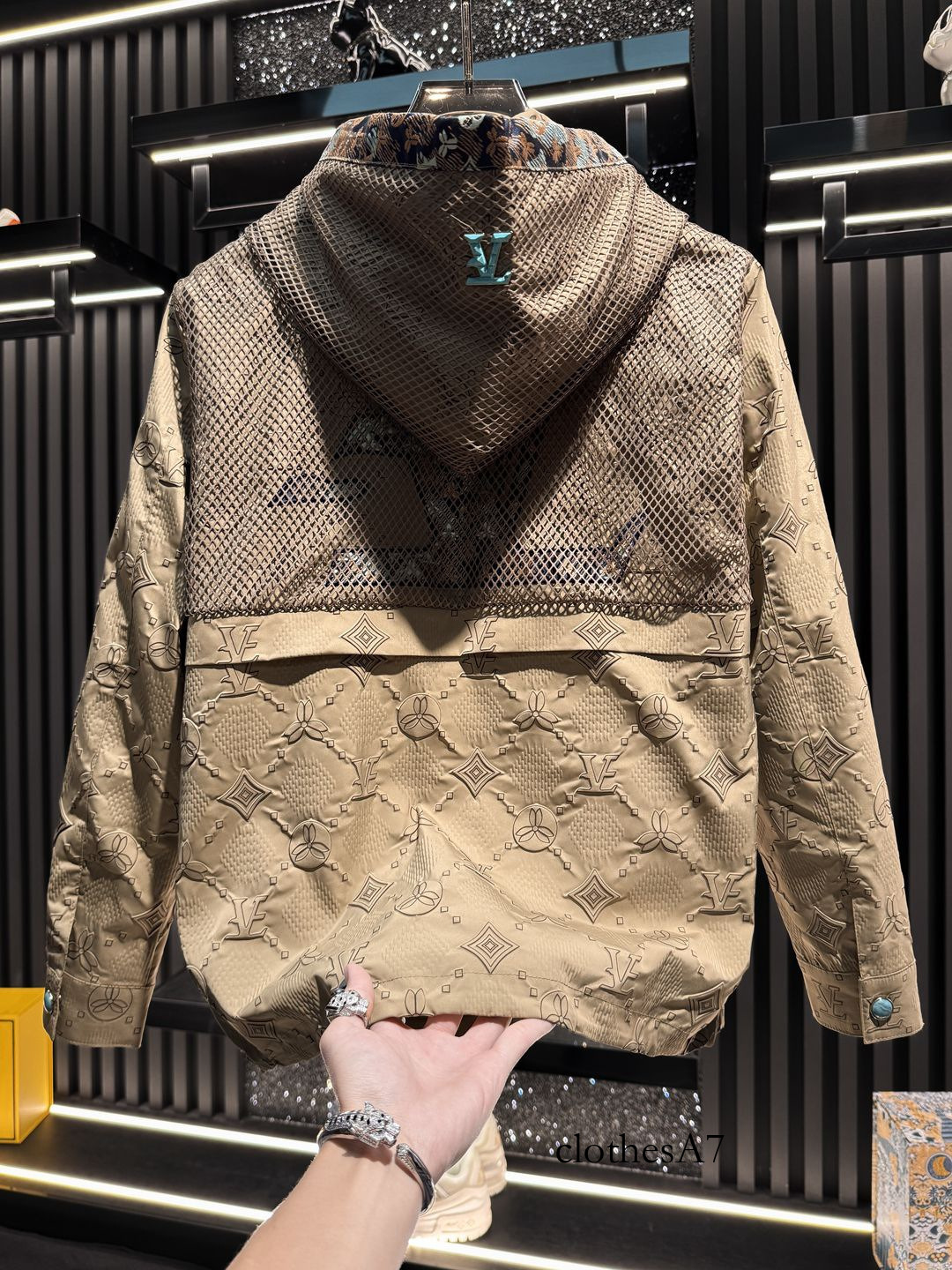 Luma hop European Style 2025 New Autumn/Winter Light Luxury Embossed Hooded Casual Patchwork Coat Fashion Trendy Men's Jacket