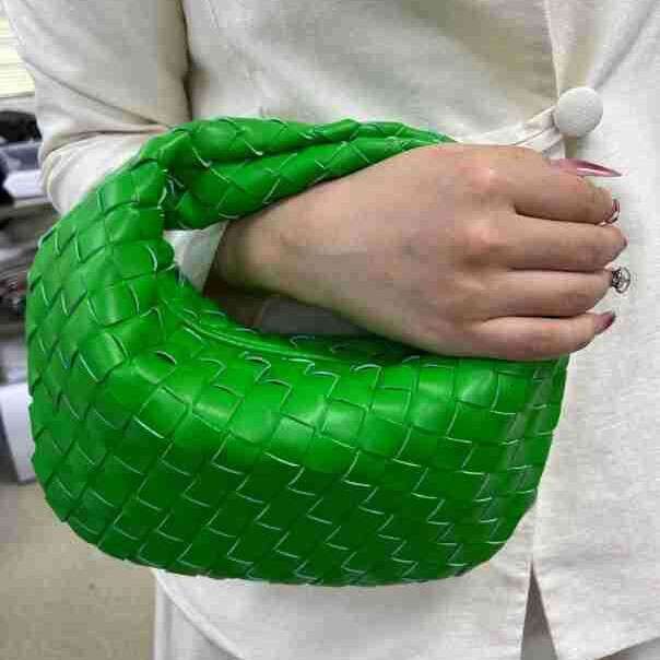 Amazon Hot-Selling Woven for Women 2025 New Cloud Horn Bag Handbag Gold Hardware Wholesale