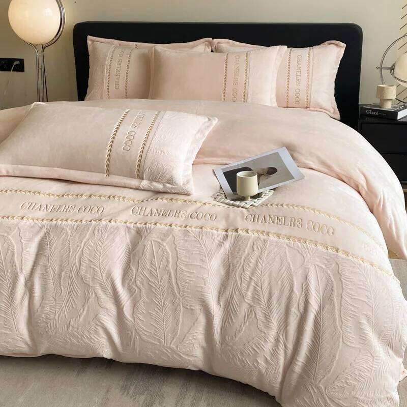 Light Milk Four-piece Winter Coral Velvet Bed Sheet Quilt Cover Bedspread Bedding Set H260312