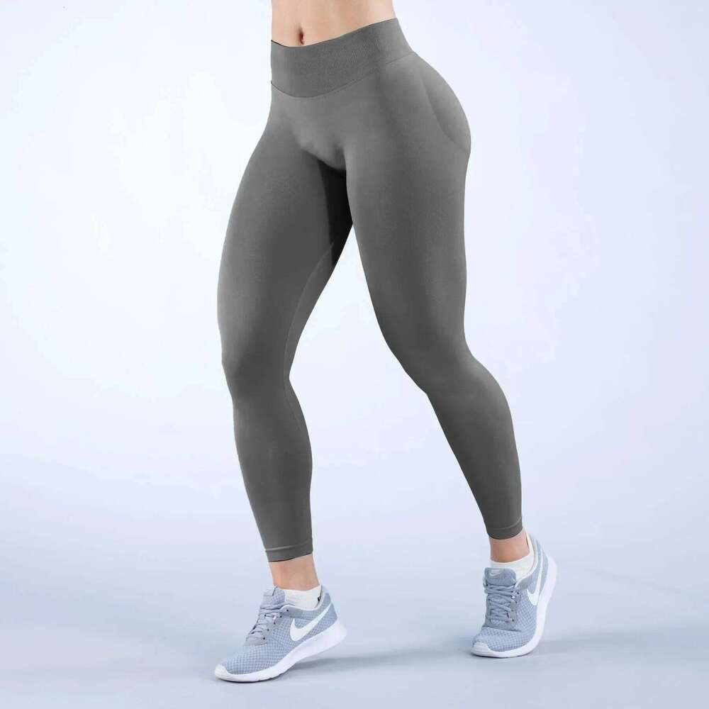 Seamless Women Solid Three-section Waist Sexy Hip-lifting Tight Sports Fitness Exercise Yoga Pants 26H0311