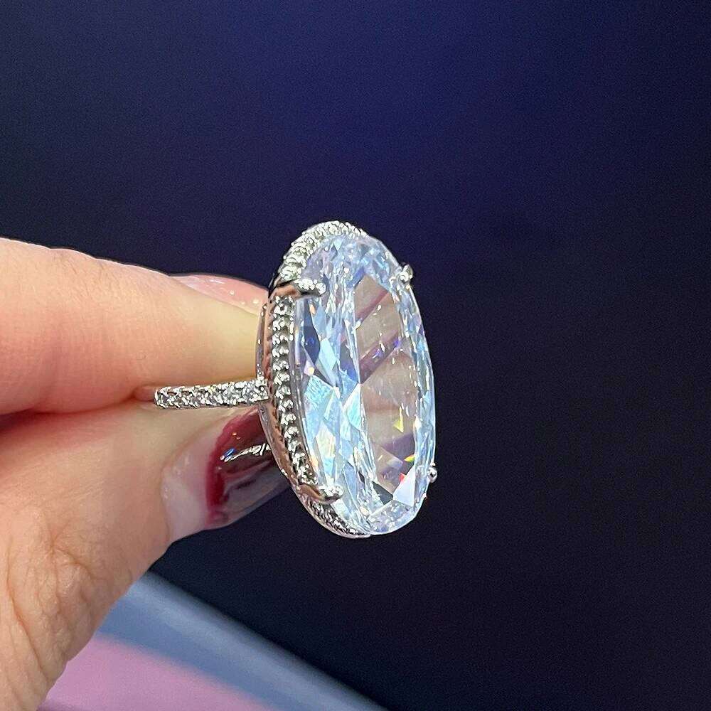 Huitan Big Oval Cubic Zirconia Crystal Rings Women Wedding Accessories High-quality Silver Color Engagement Bands Jewelry H260312