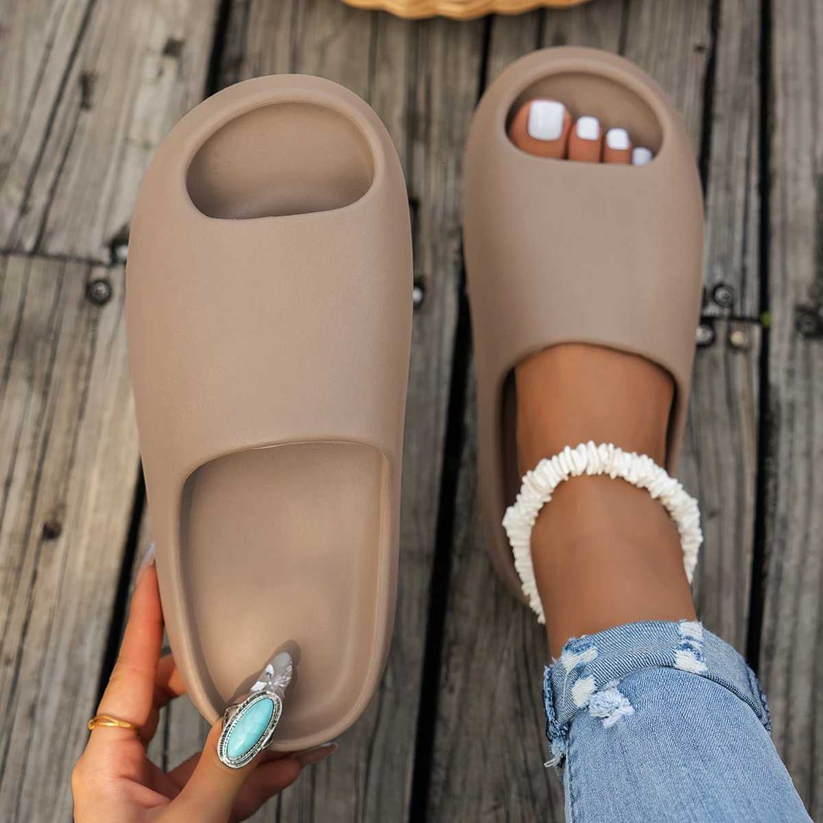 Womens Pillow Slippers Soft Thick-soled Non-Slip Quick Drying Pillow Slides Suitable for Indoor Outdoor Shower Gym Pool K260312