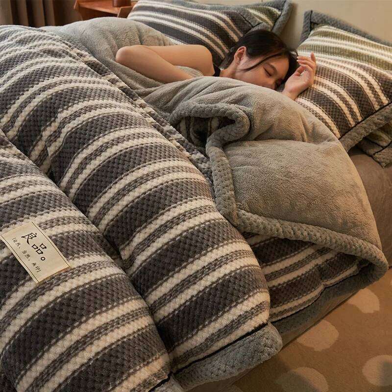 2025 new milk four-piece for winter warmth double-sided thickened bean velvet student dormitory three-piece set H260312