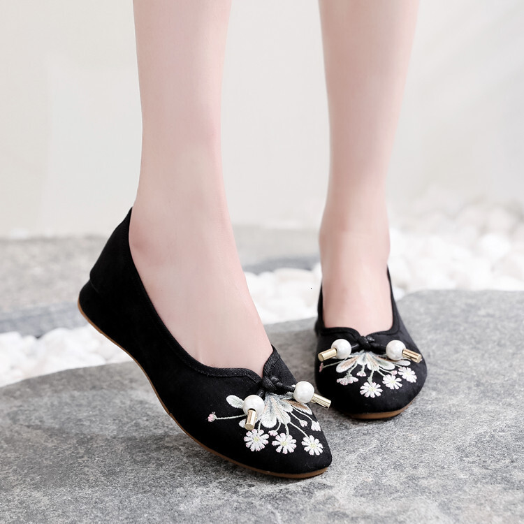STAOXINDIKE 2025 New Outdoor Recreation Mid Designer Stiletto Kitten Heel Synthetic Suede White Strap Closed Formal Wide Affordable Luxury Heeled Shoe