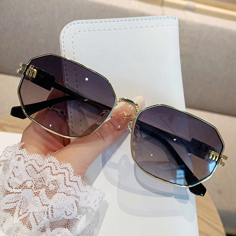 New Fashion Polygonal Sunglasses Men and Women Trend Metal Large Frame Sunglasses Outdoor mirror Sunscreen Ultraviolet Glasses