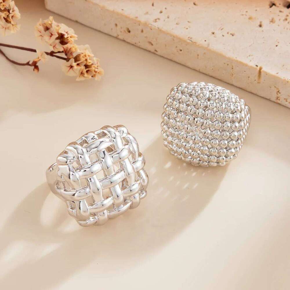 Exquisite Diamond Cut Metal Hoop Earrings Geometric Openwork Texture Design Vintage Style Ring Jewelry For Women