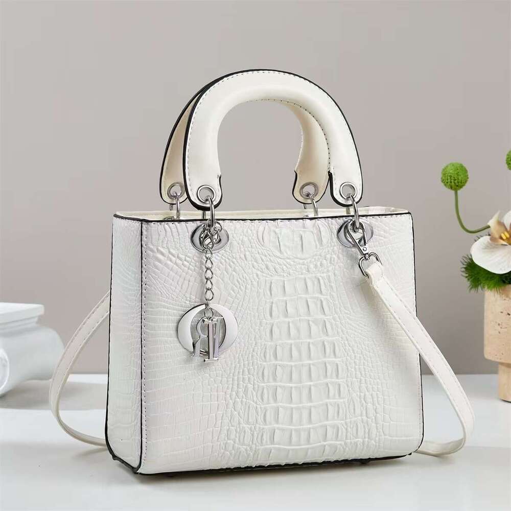 Tote Bag Summer Designer Women's Handbag Large Capacity Leisure Single Shoulder Bag Fashion Commute Crossbody Bag Luxury Bag Designer Underarm Ba - view 6