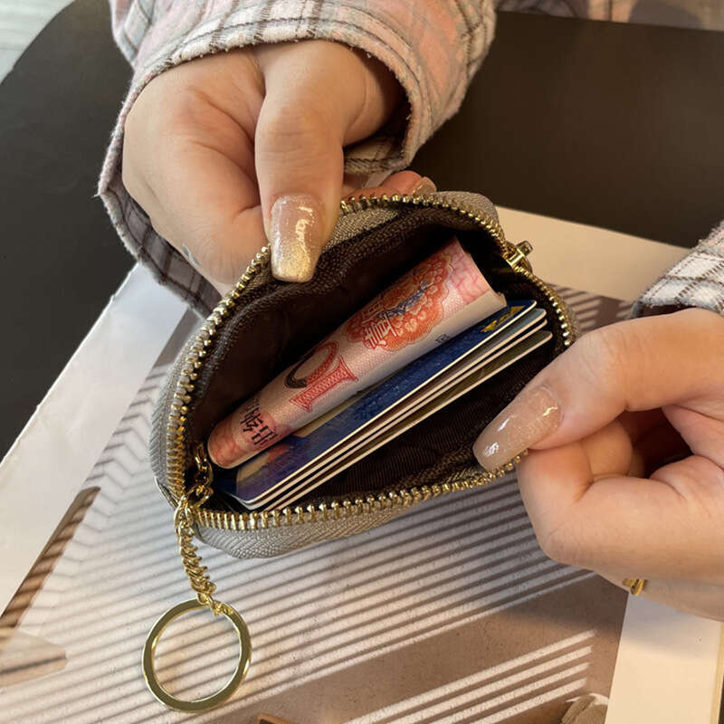 Luxury fashion wallet Korean Niche Heart Shaped Pendant Purse For Women New High End Cowhide Coin Card Holder Earphone Bag Zipper Keychain