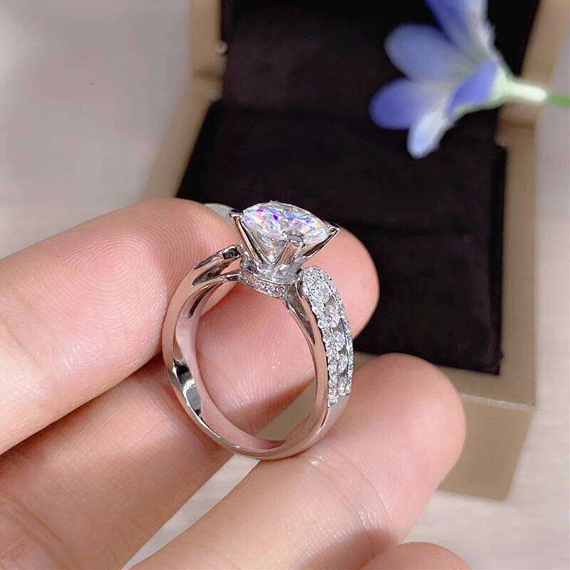 Huitan Modern Women's Wedding Rings Brilliant Crystal Cubic Zirconia High-quality Silver Color Female Ring Engagement Jewelry H260312