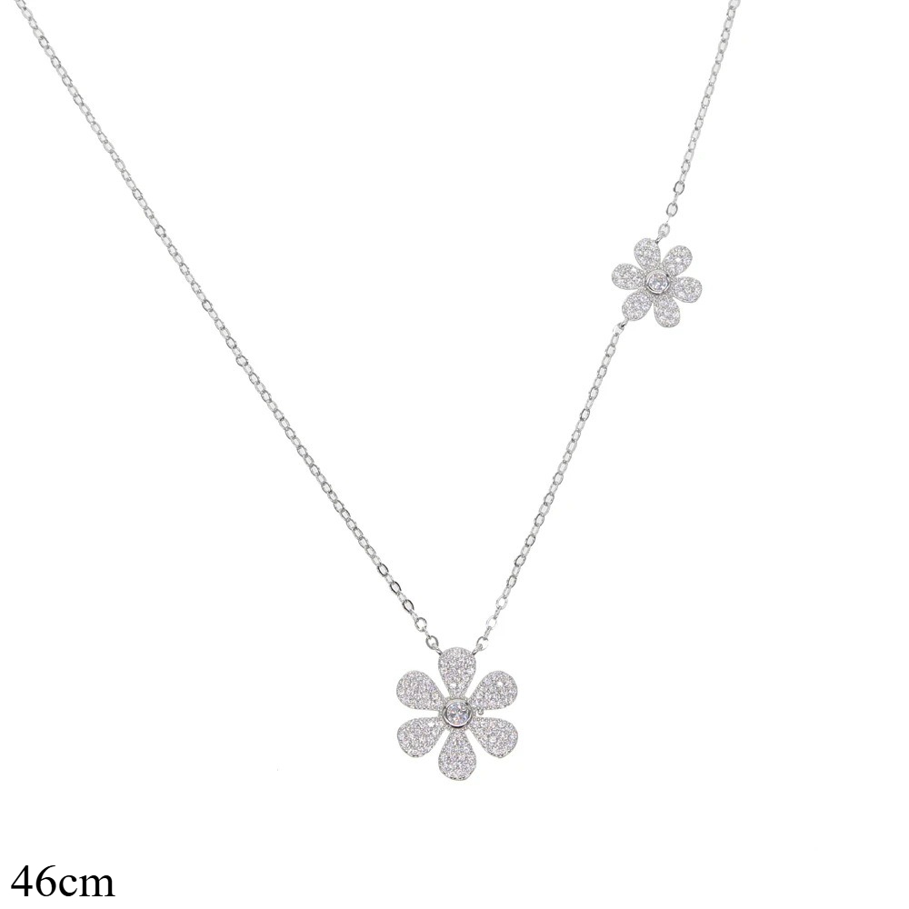 Romantic Silver Floral Necklace With Minimalist Design Perfect For Layering And Exquisite Fashion Gifts For Fashion Enthusiasts