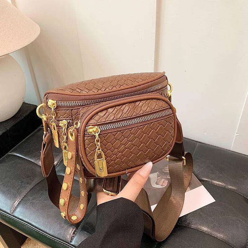 New Fashion Women S Chest Trend Brand Temperament Shoulder High Quality Casual Crossbody Bag Luxury Handbag XIU LAI SI