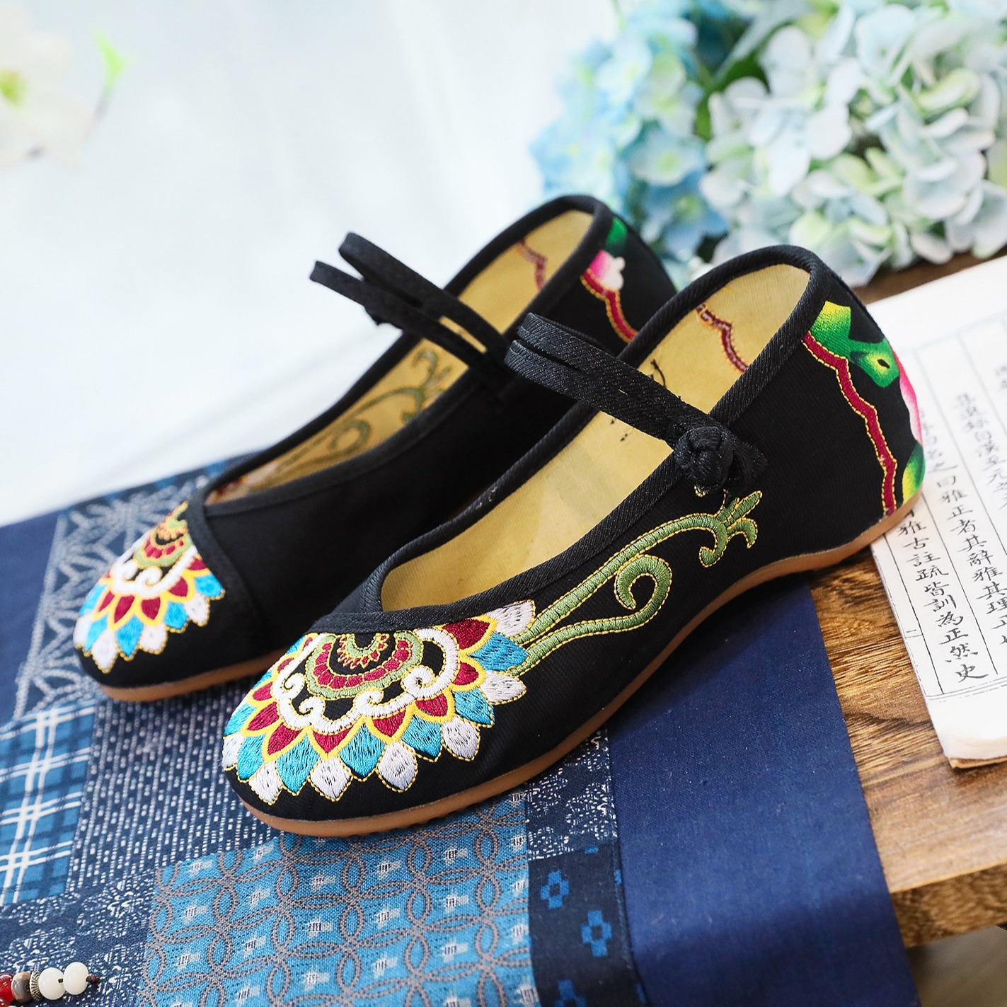 STAOXINDIKE 2025 New Designer Heel Low Heel Wedge Heel Kitten Heel Fabric White Black Open Formal Casual Wide Luxury Synonyms