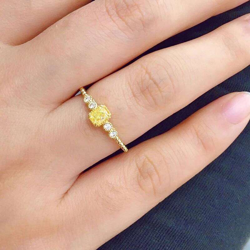 Huitan Geometric Yellow Cubic Zirconia Women Rings Gorgeous Wedding Accessories Anniversary Party Temperament Female Jewelry H260312