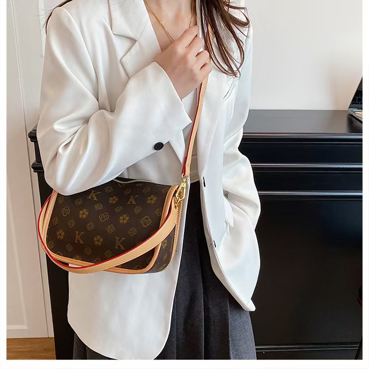 Chic Designer Accessory: Elegant Casual Tote Pouch