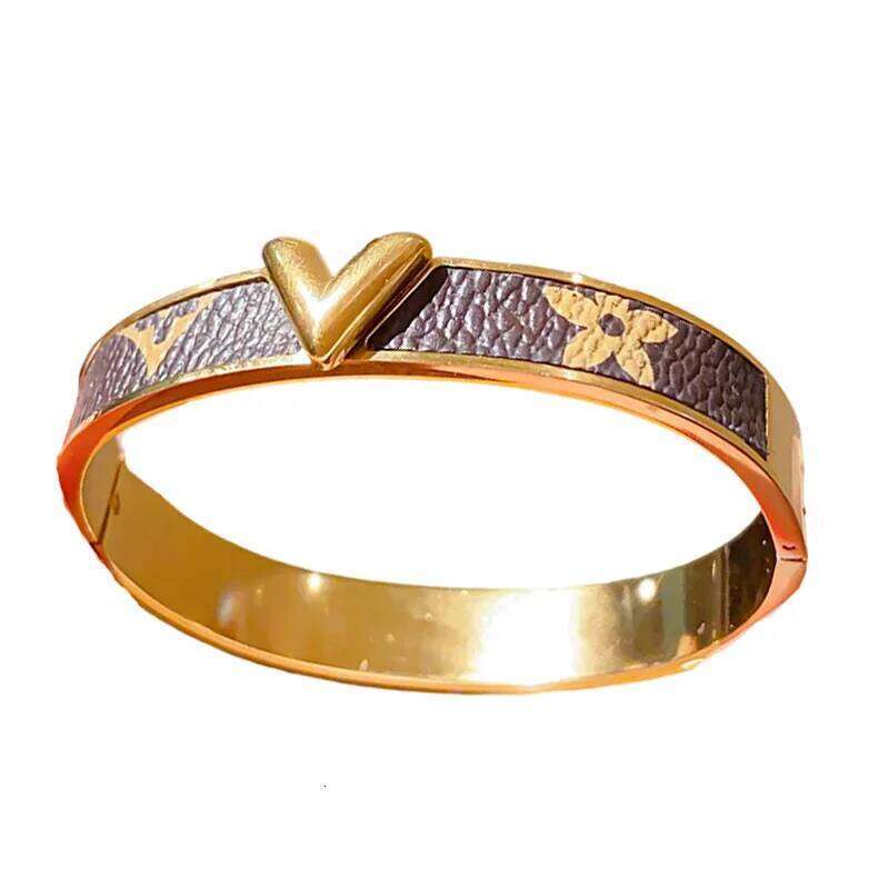 Retro Stainless Steel Leather Flower Letter V Buckle Bracelet Simple Fashion Niche High End Feeling Hand Jewelry - view 6