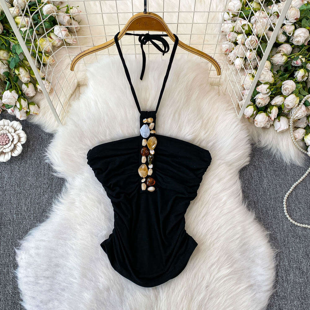 Designer European and American niche pearl jewelry suspender women's a22 2026 summer new item pleated waist slimming short for outerwear