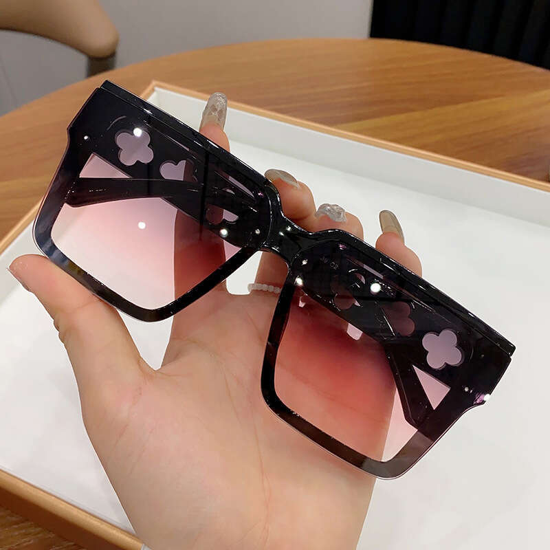 Designer Sunglasses for Women Classic Square frame Gradient brown lenses Goggle Beach Street Photography Sun Glasses Tortoiseshell Frame
