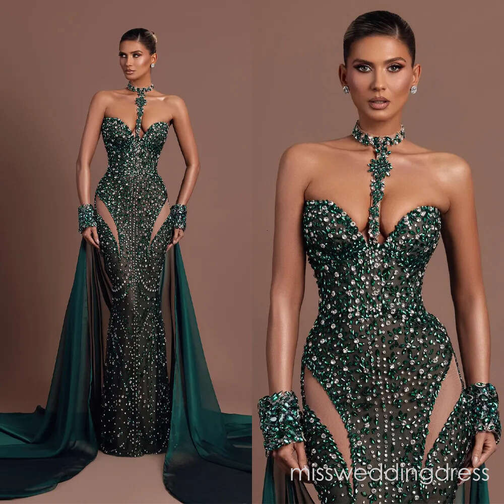 Unique Evening Dresses Crystal Rhinestone Prom Dress Halter Sleeveless Backless Illusion Customized Party Gown Vestidos De Noche Plus Size