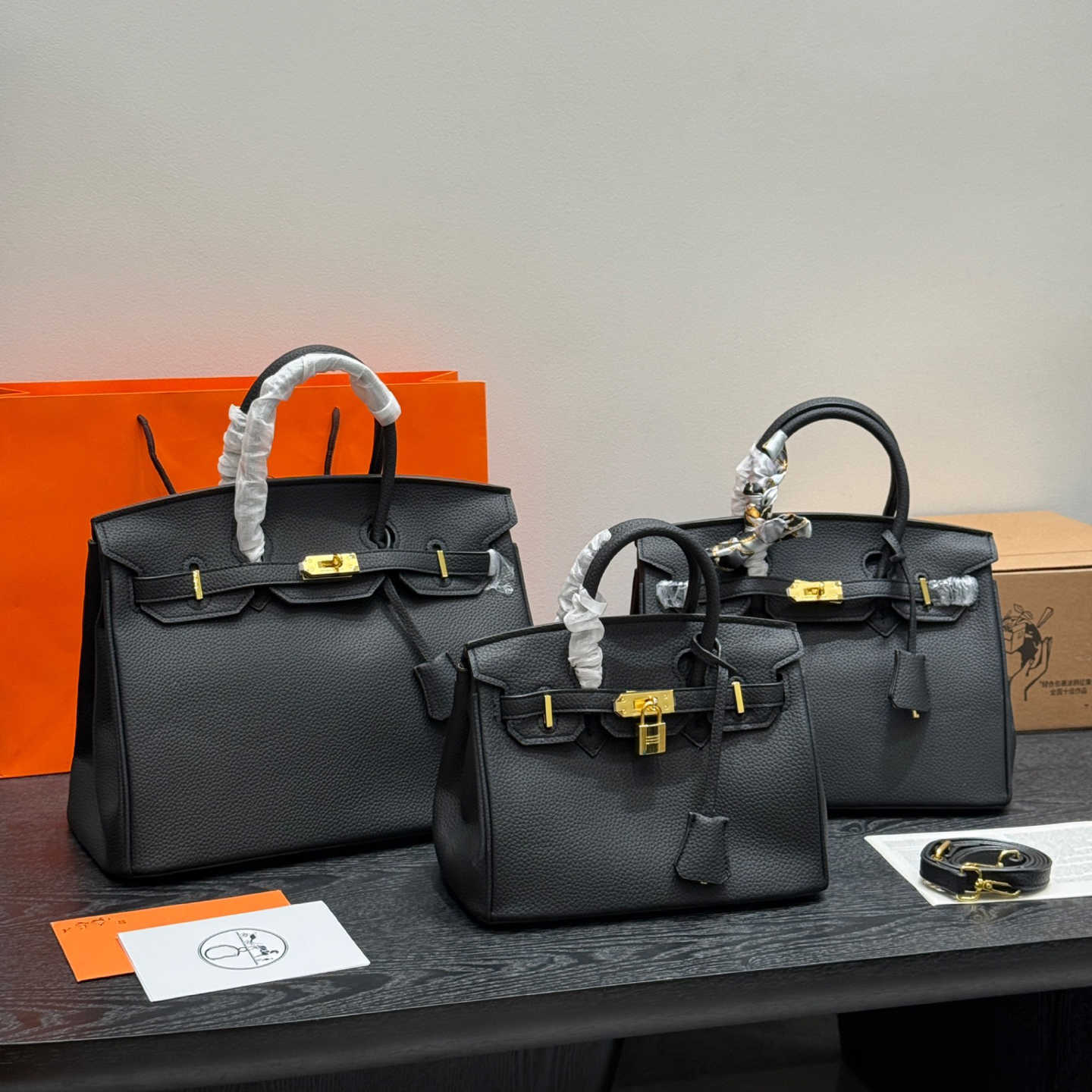 Totes Luxurys Designers Bags Totes Luxury Purse Single Zipper Wallets Women HandBags Tote Real Leather Bags Lady Plaid Purses Duffle Luggage 25cm 30cm 35cm